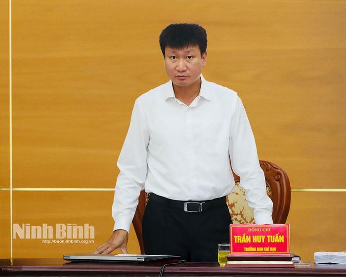 Đồng chí Trần Huy Tuấn, Ủy viên Trung ương Đảng, Bí thư Tỉnh ủy, Trưởng Ban Chỉ đạo phát biểu kết luận cuộc họp.