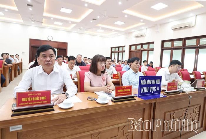 Lãnh đạo Ngân hàng Nhà nước Khu vực 4 cùng các đại biểu dự hội nghị tại điểm cầu Phú Thọ.