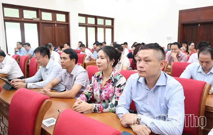Các đại biểu tham dự hội nghị.
