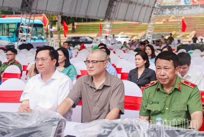 Bí thư Tỉnh ủy Phạm Đại Dương và Chủ tịch UBND tỉnh Trần Duy Đông trực tiếp chỉ đạo chương trình tổng duyệt.