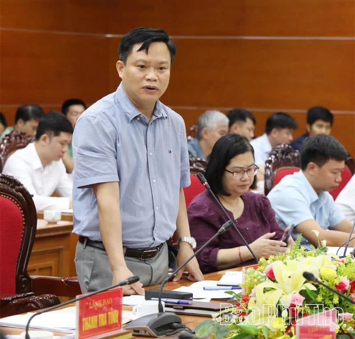 Đại diện phường Hòa Bình phát biểu tại cuộc họp.