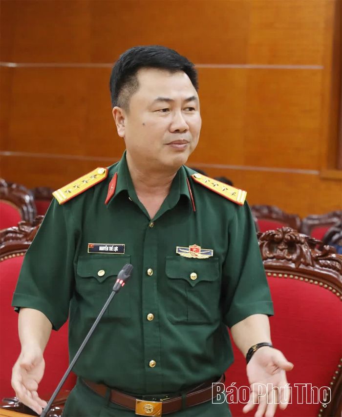 Đại diện nhà thầu phát biểu tại cuộc họp.