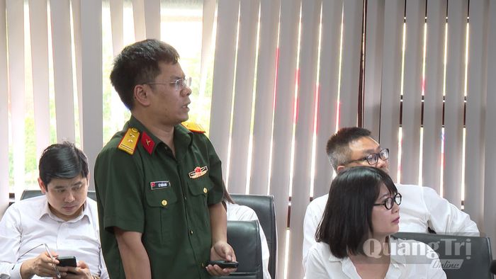 Đại diện Tổng công ty CP Bưu chính Viettel đề xuất tham gia đầu tư Trung tâm logistics thông minh Lao Bảo - Ảnh: Hoàng Hùng