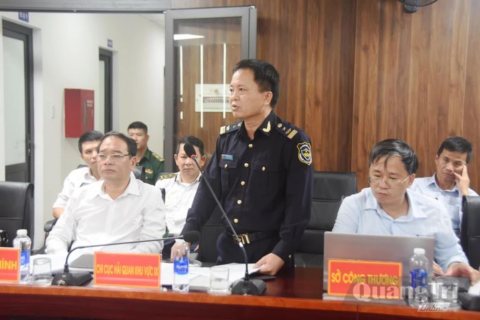 Đại diện lực lượng Hải quan phát biểu tại buổi làm việc - Ảnh: Đ.V