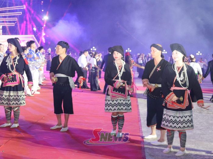 Đồng bào dân tộc Dao Tiền trong trang phục truyền thống tham gia các hoạt động văn hóa, lễ hội.