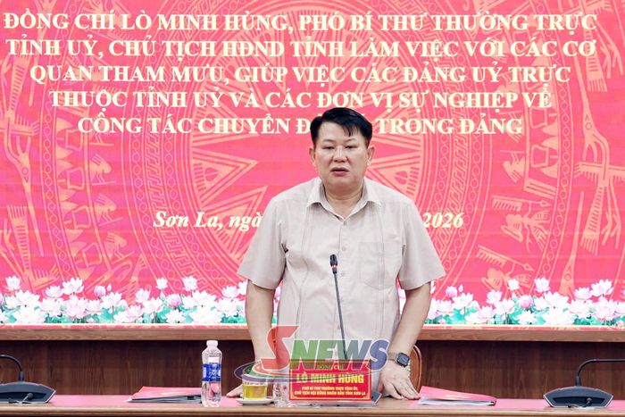 Đồng chí Lò Minh Hùng, Phó Bí thư Thường trực Tỉnh ủy, Chủ tịch HĐND tỉnh, phát biểu tại cuộc làm việc.