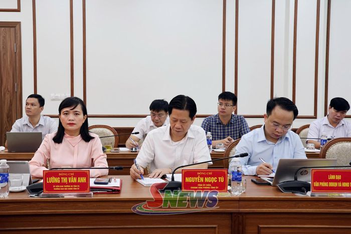 Các đại biểu dự cuộc làm việc.