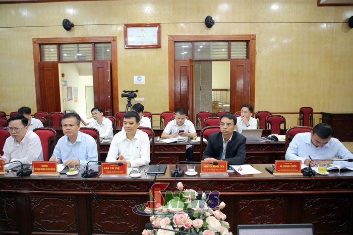 Các đại biểu dự cuộc làm việc.