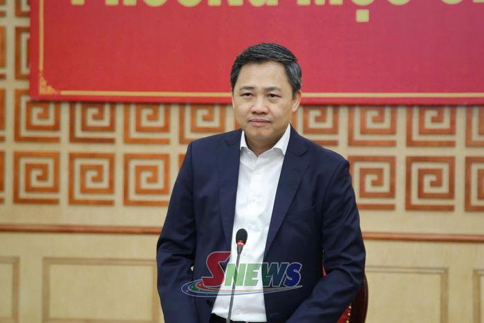 Đồng chí Chủ tịch UBND tỉnh phát biểu tại cuộc làm việc.