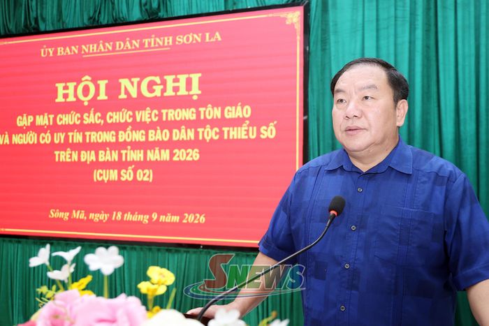 Đồng chí Chá A Của phát biểu tại hội nghị.