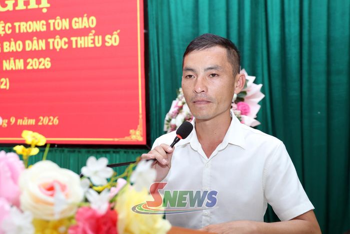 Người có uy tín bản Si Lô, xã Chiềng Khoong phát biểu tại hội nghị.