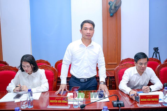 Đồng chí Chủ tịch UBND xã Chiềng Khoong phát biểu tại cuộc kiểm tra.