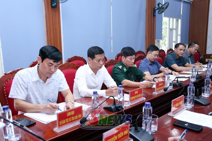 Các đại biểu dự kiểm tra.