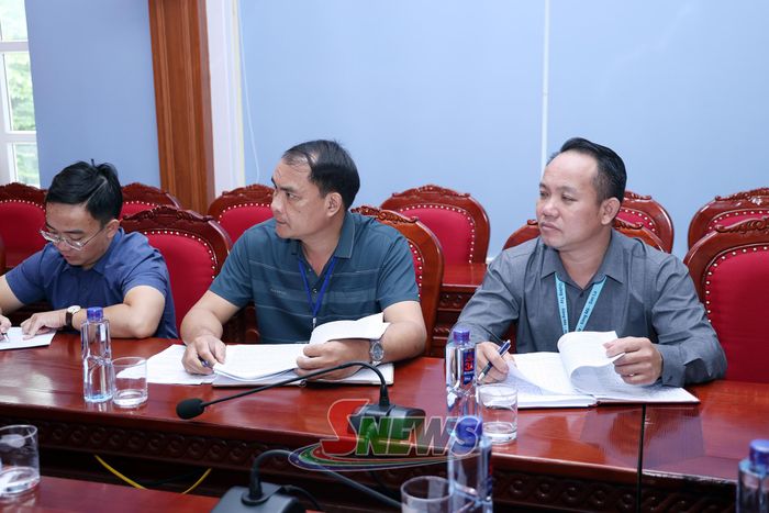 Các đại biểu dự kiểm tra.