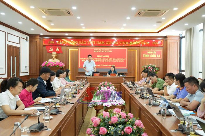 Hội nghị cho ý kiến vào dự thảo Báo cáo giám sát đối với Ban Thường vụ Đảng ủy xã Mai Sơn.