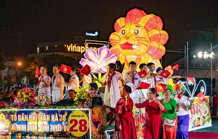Với chuỗi các hoạt động hấp dẫn, Lễ hội Thành Tuyên năm 2026 không chỉ hướng tới một mùa Trung thu vui tươi, an toàn cho thiếu nhi mà còn mở rộng thành không gian giao lưu văn hóa, trải nghiệm du lịch, quảng bá sản phẩm địa phương và kết nối cộng đồng.