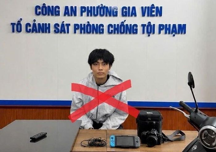 Đối tượng Nguyễn Đăng Trường Giang và các tang vật thu giữ. Ảnh: Công an Hải Phòng
