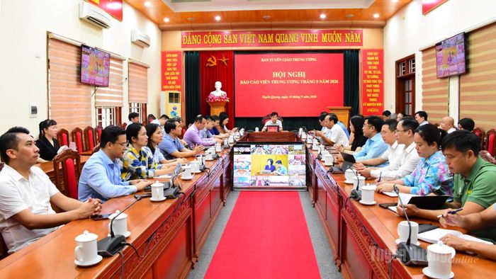Các đại biểu dự tại điểm cầu Tuyên Quang.
