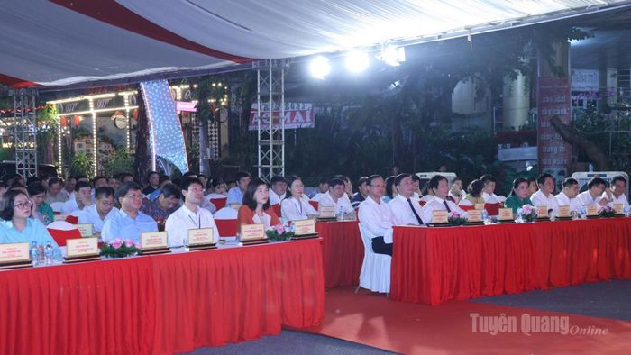 Các đại biểu dự khai mạc Festival nông sản, OCOP, làng nghề gắn kết du lịch - Tuyên Quang năm 2026.