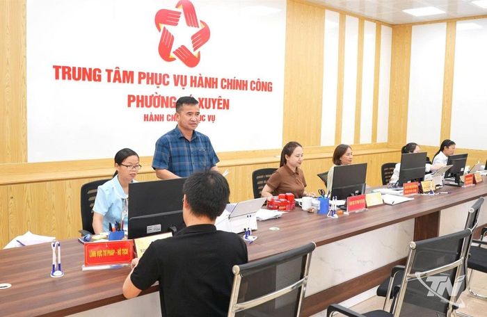 Trung tâm Phục vụ hành chính công phường Bá Xuyên nâng cao chất lượng giải quyết thủ tục, lấy sự hài lòng của người dân làm thước đo.