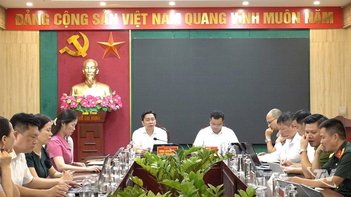 Lãnh đạo xã Phú Lương làm việc với đơn vị tư vấn, rà soát định hướng Quy hoạch chung đô thị mới Phú Lương đến năm 2050.
