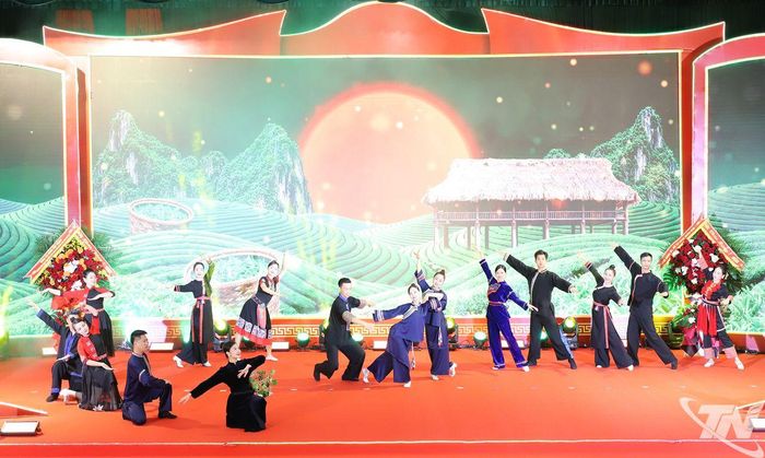 Chương trình văn nghệ chào mừng.