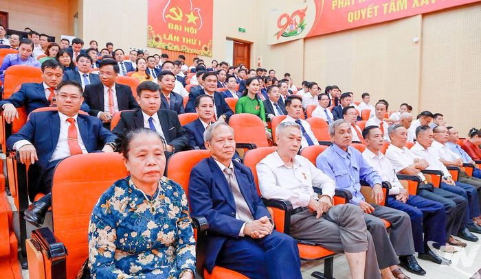 Các đại biểu tham dự buổi lễ.