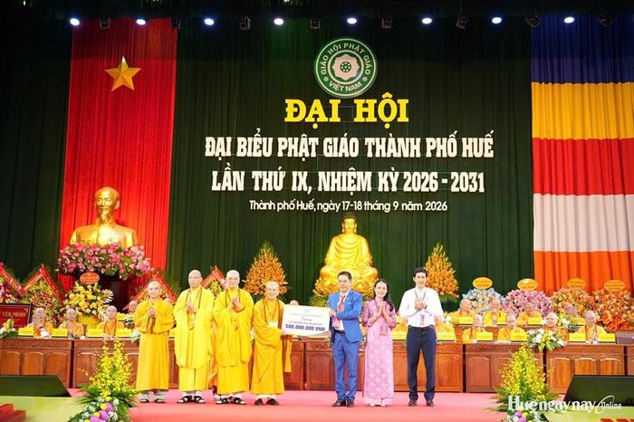 Trao tặng 5 căn nhà Đại đoàn kết đến Ủy ban MTTQ Việt Nam thành phố Huế