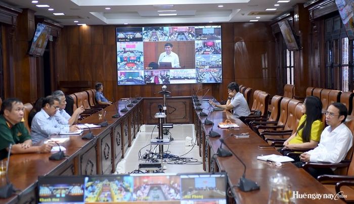 Đồng chí Phan Xuân Thủy, Phó Trưởng ban Tuyên giáo Trung ương phát biểu định hướng tuyên truyền tại hội nghị.