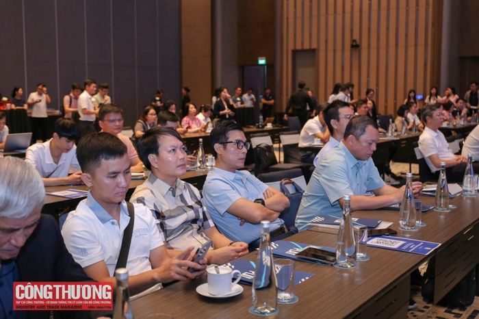 Các đại biểu tham dự Diễn đàn