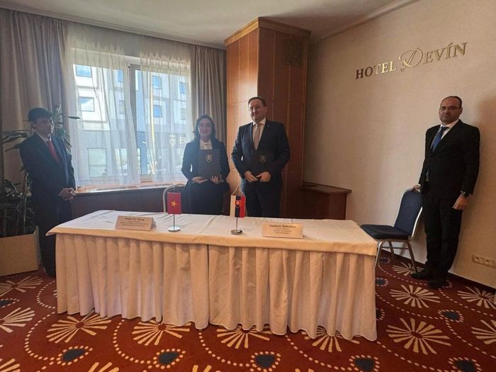 Lễ ký Biên bản Khóa họp lần thứ III Việt Nam - Cộng hòa Slovakia