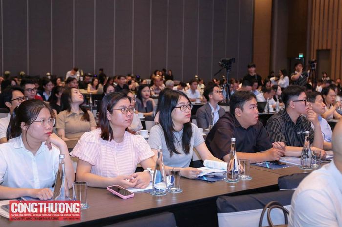Các đại biểu tham dự Diễn đàn