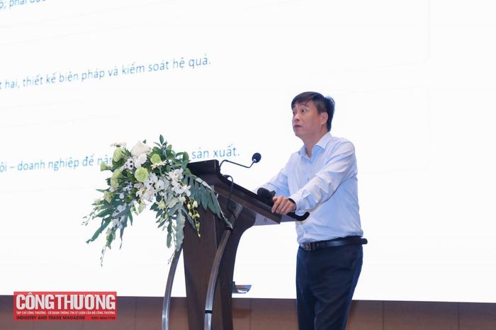 Ông Bùi Nguyễn Anh Tuấn, Phó Cục trưởng Cục Quản lý và Phát triển thị trường trong nước, trao đổi về quản trị chuỗi cung ứng và sử dụng hiệu quả các công cụ phòng vệ thương mại đối với các mặt hàng tiêu dùng trong nước