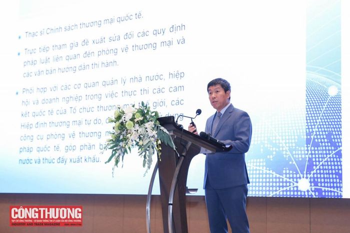 Ông Chu Thắng Trung, Phó Cục trưởng Cục Phòng vệ thương mại tham luận tại Diễn đàn