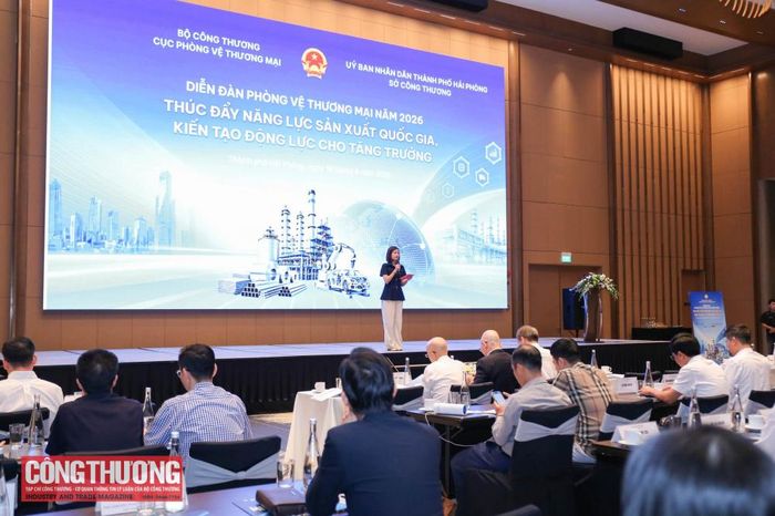 Tại Diễn đàn, các đại biểu, chuyên gia và đại diện các đơn vị tập trung trao đổi về các giải pháp thúc đẩy tăng trưởng, nâng cao năng lực sản xuất quốc gia và tăng cường khả năng ứng phó với các rủi ro thương mại