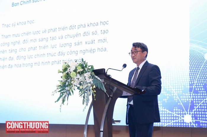 Ông Nguyễn Ngọc Anh, Phó Vụ trưởng Vụ Khoa học công nghệ và đổi mới sáng tạo, Ban Chính sách, Chiến lược Trung ương phát biểu tại Diễn đàn