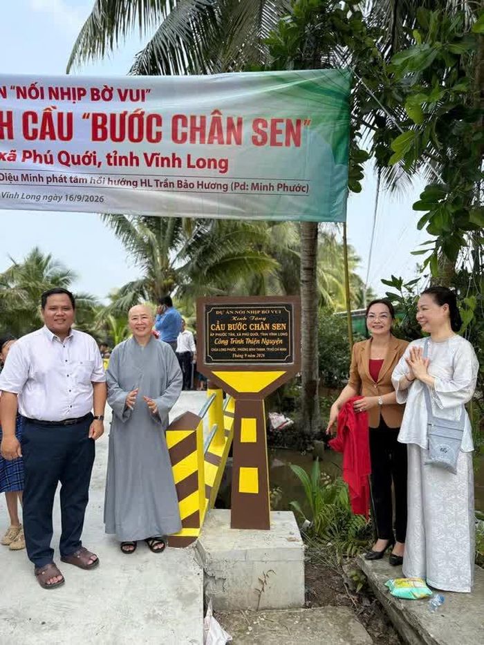 Nhịp cầu nối bờ vui cho người dân và học sinh
