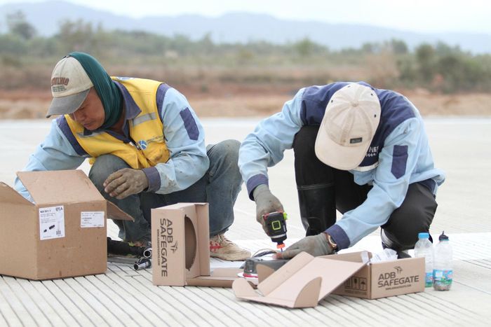 Công an tỉnh Gia Lai cũng đang chỉ đạo Phòng Quản lý xuất nhập cảnh chủ động phối hợp, hỗ trợ Cảng hàng không Phù Cát, Ban QLDA Giao thông và Dân dụng tỉnh và các cơ quan, đơn vị có liên quan thực hiện các bước hồ sơ, thủ tục để đảm bảo điều kiện khai thác bay tại Cảng hàng không Phù Cát, đảm bảo hoàn thành trước ngày 1/10.
