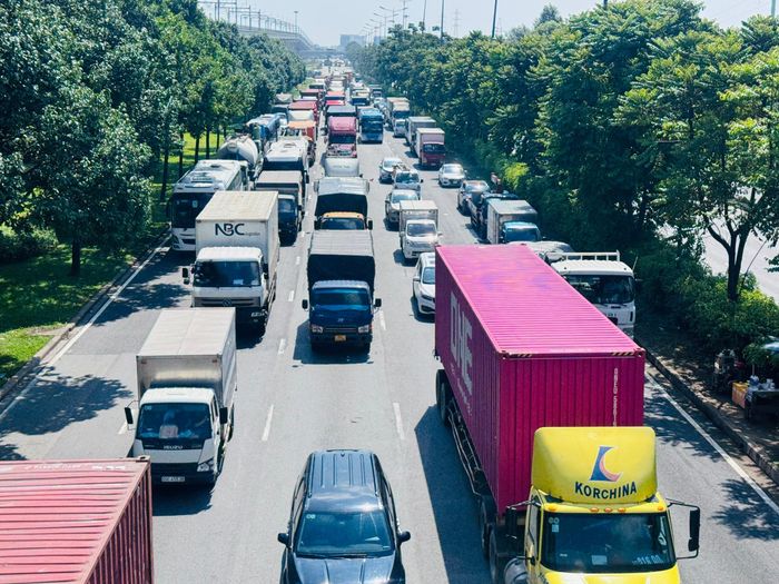 Theo các chuyên gia, mục tiêu giảm phát thải cần rõ, nhưng lộ trình và công nghệ cần đủ linh hoạt để thích ứng thực tế.