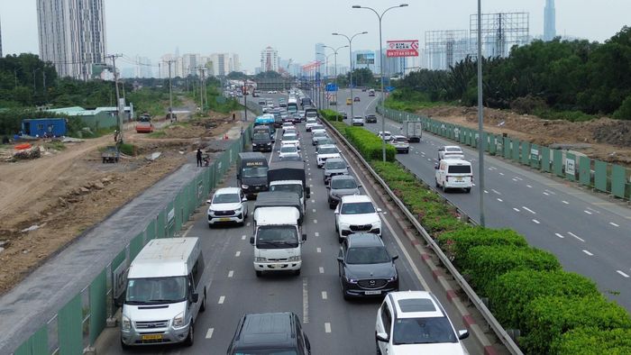 Xe hybrid được đề xuất như một giải pháp chuyển tiếp trong quá trình điện hóa phương tiện.