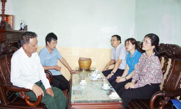 Từ những chính sách liên quan trực tiếp đến thu nhập và đời sống, Công đoàn Xây dựng Việt Nam đang đẩy mạnh tuyên truyền, phổ biến đến đoàn viên, người lao động, qua đó giúp người lao động nắm bắt kịp thời quy định mới, hiểu rõ quyền lợi và chủ động thực hiện các nghĩa vụ theo pháp luật.