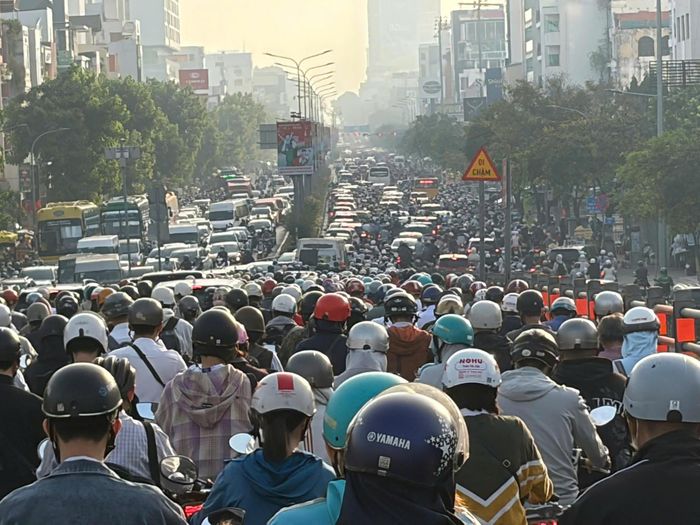 TP.HCM xác định: Đề án kiểm soát khí thải phương tiện giao thông là bước đi quan trọng hướng tới phát triển bền vững của TP.HCM, thực hiện các cam kết quốc gia về giảm phát thải, đồng thời mang lại lợi ích về sức khỏe, môi trường sống và chất lượng cuộc sống cho người dân.