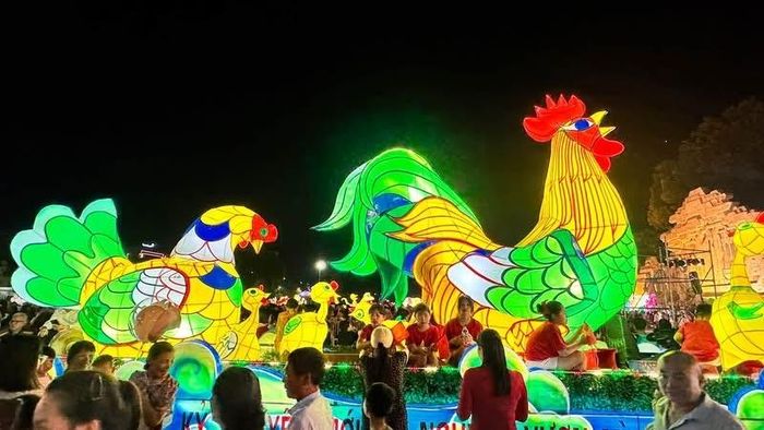 Ông Đỗ Hùng Đức, Phó chủ tịch UBND tỉnh Tuyên Quang cho biết: “Tuyên Quang là vùng đất giàu truyền thống cách mạng, nơi hội tụ những giá trị lịch sử, văn hóa đặc sắc của các dân tộc. Từ một hoạt động vui Tết Trung thu dành cho thiếu nhi, với sự sáng tạo, đóng góp và tham gia tích cực của nhân dân, lễ hội Thành Tuyên từng bước phát triển thành một sự kiện văn hóa cộng đồng có sức lan tỏa rộng, thu hút đông đảo nhân dân và du khách”.