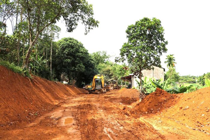 Các tuyến đường tại xã Sơn Cẩm Hà được đầu tư xây dựng, đẩy mạnh giải ngân nguồn vốn.
