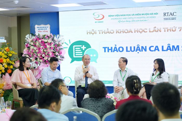 Các chuyên gia, bác sĩ thảo luận tại hội thảo "Di truyền trong Y học sinh sản: Chiến lược toàn diện từ phôi đến thai kỳ an toàn".