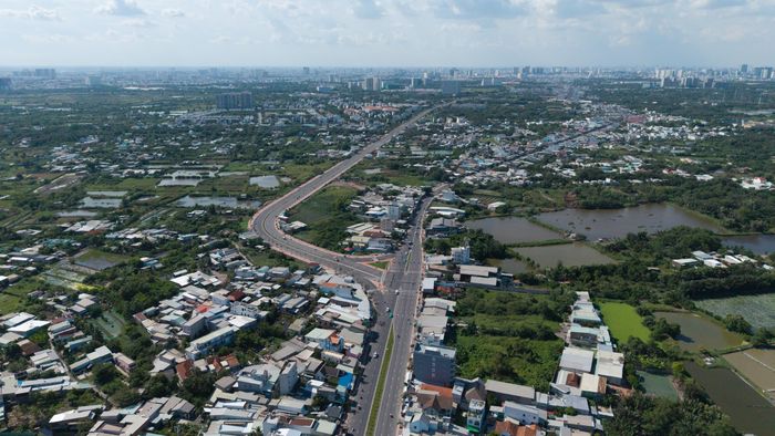 Khi đưa vào vận hành với quy mô 6 làn xe hoàn chỉnh, quốc lộ 50 sẽ kết nối với cao tốc Bến Lức - Long Thành, đường Vành đai 3 và đường Vành đai 4, góp phần giảm áp lực giao thông tại cửa ngõ phía Nam, tăng cường kết nối giữa TP.HCM, tỉnh Tây Ninh và các tỉnh miền Tây Nam Bộ.