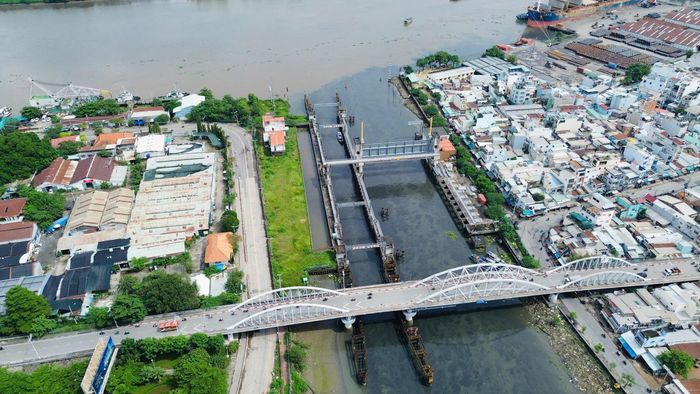 Theo Trungnam Group, phần lớn các hạng mục chính của dự án đã hoàn thành. Gần 1.500 cán bộ, kỹ sư, công nhân đang tập trung hoàn thiện những phần việc còn lại, hướng tới hoàn thành đồng bộ và bàn giao dự án trong tháng 11/2026.
