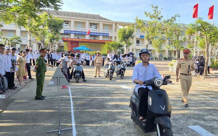 Tuyên truyền pháp luật giao thông, góp phần nâng cao ý thức chấp hành cho học sinh trên địa bàn Hà Tĩnh.