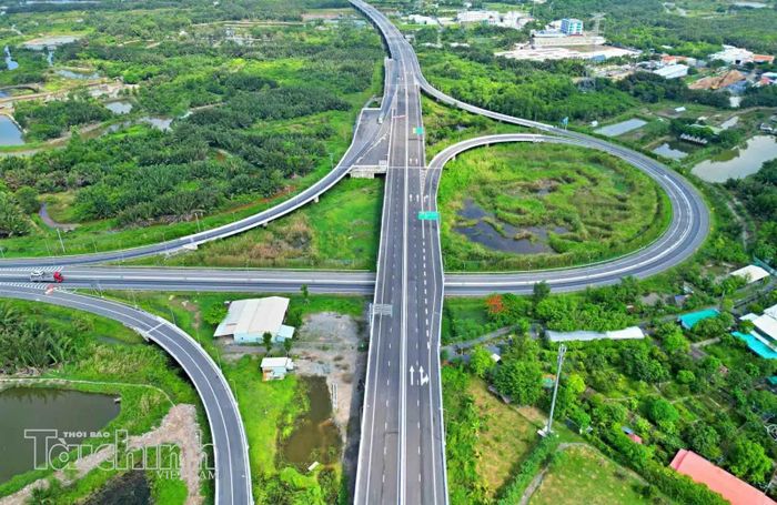 Cao tốc Bến Lức - Long Thành. Ảnh: Lê Toàn