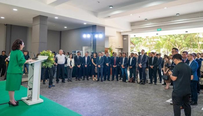 Bà Đặng Huỳnh Ức My, Chủ tịch HĐQT AgriS chia sẻ về vai trò của AgriS Global Innovation Center trong kết nối nghiên cứu, công nghệ, nguồn vốn và thị trường quốc tế.